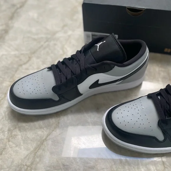 Air Jordan 1 Low - Picture 3 of 12